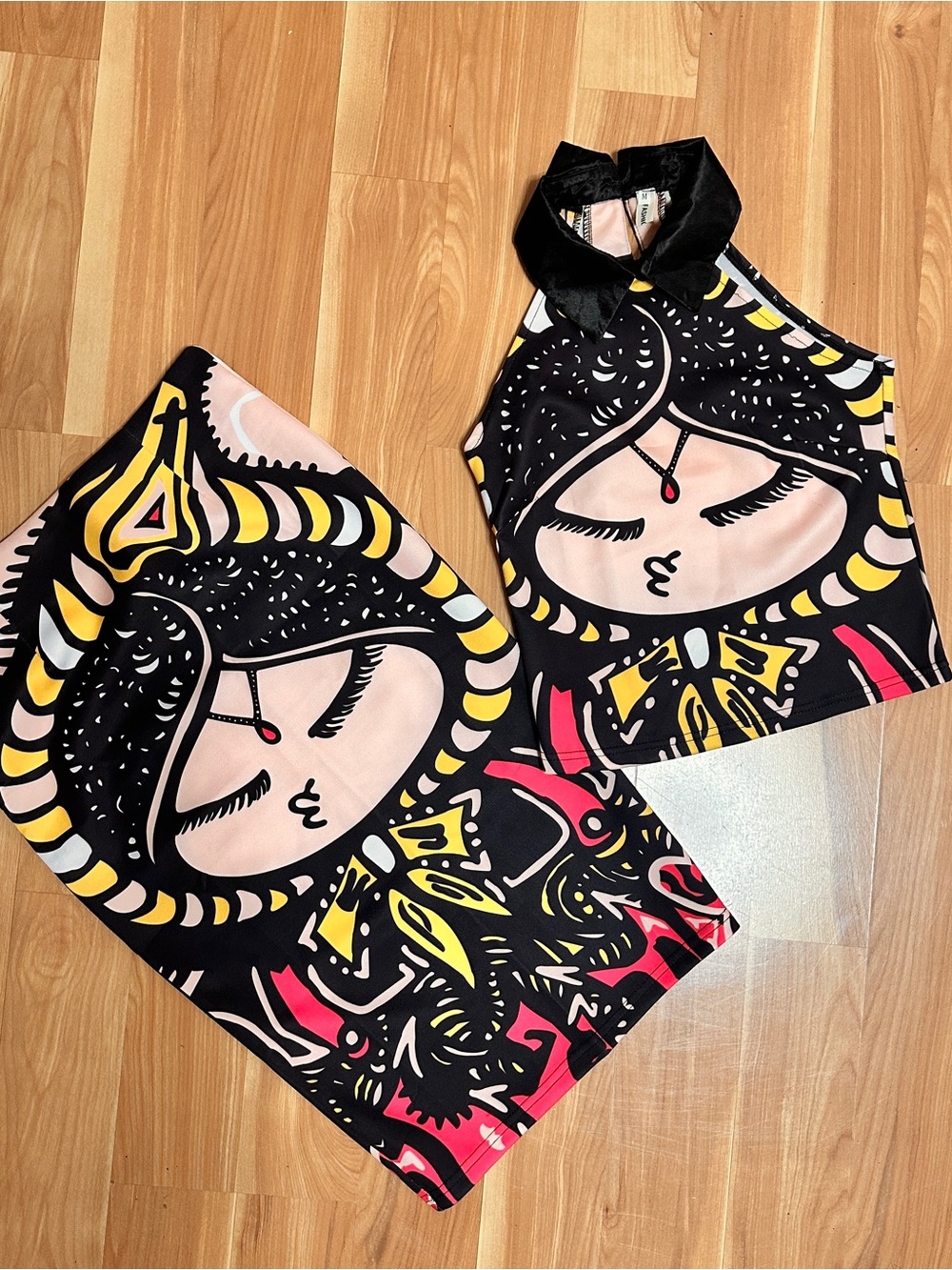 NWOT Graphic Matching Two-Piece Set with Cartoon Face Print（no discoloration)